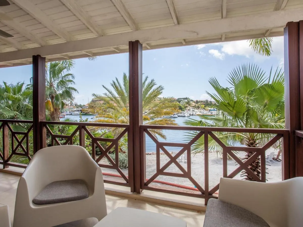 Lush Holiday Home In Willemstad With Pool Curaçao