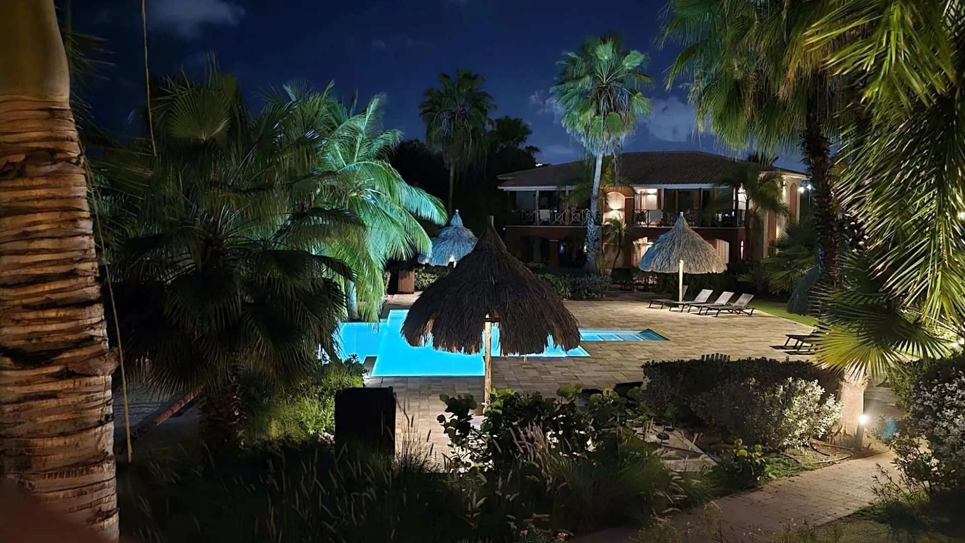 Lush Holiday Home In Willemstad With Pool