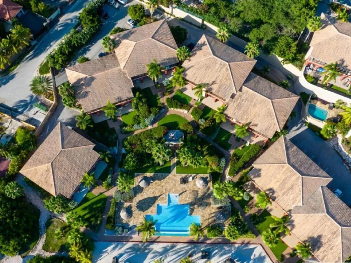 Lush Holiday Home In Willemstad With Pool